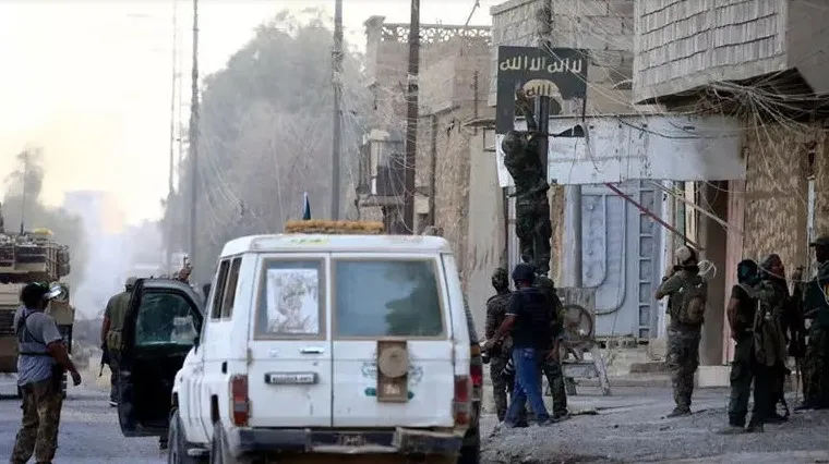 Iraqi forces launch an operation against ISIS in Mosul