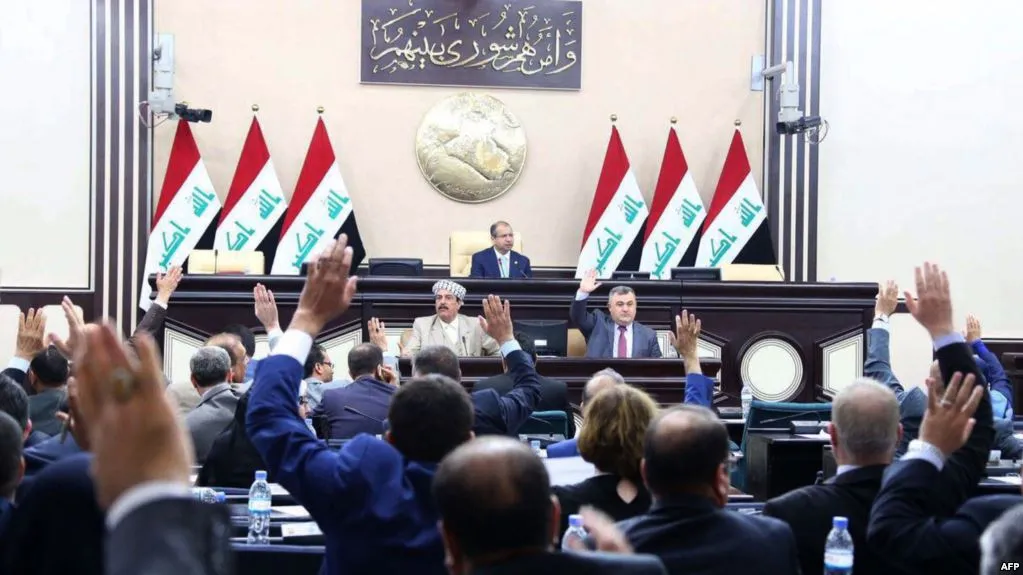 Iraqi MPs call for an extraordinary session of Parliament attended by al-Kazemi