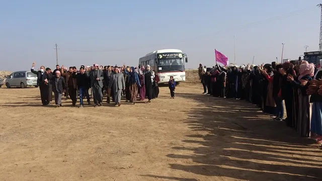 After 3 days ... Al-Raqqa women finish sit-in by reading statement