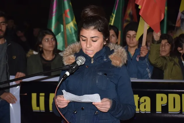 Youth salute resistance in prisons, denounce plot against Şengal during torchlight procession