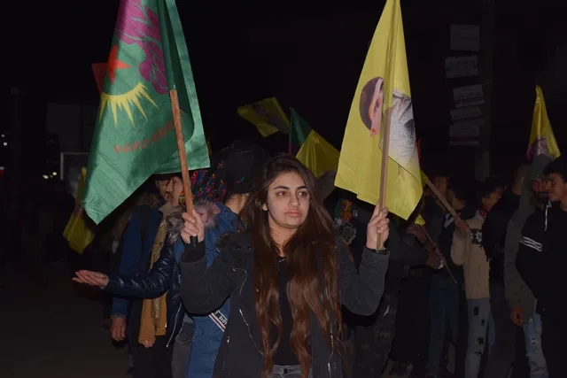 Youth salute resistance in prisons, denounce plot against Şengal during torchlight procession
