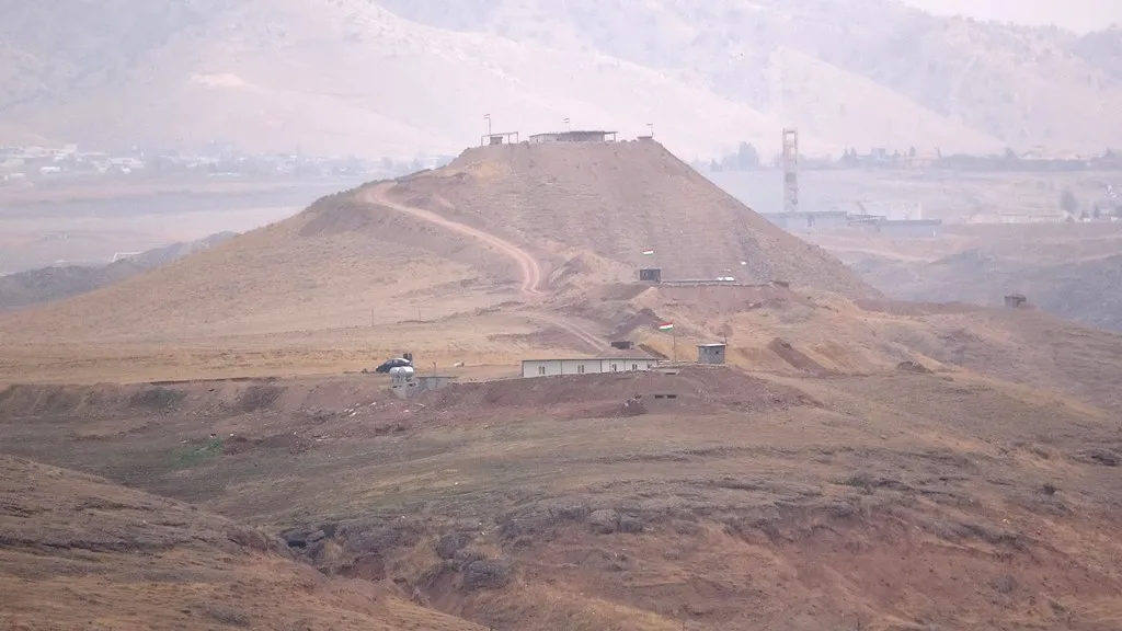 KDP brings heavy weapons to border adjacent to Rojava