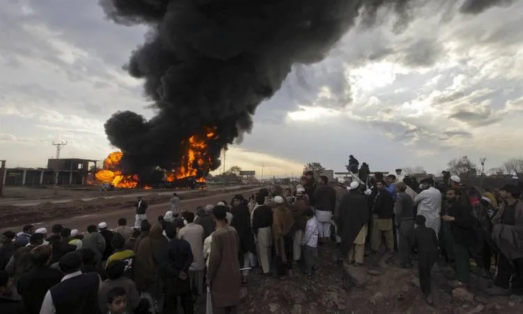 Afghanistan: Car bomb, IED target security services