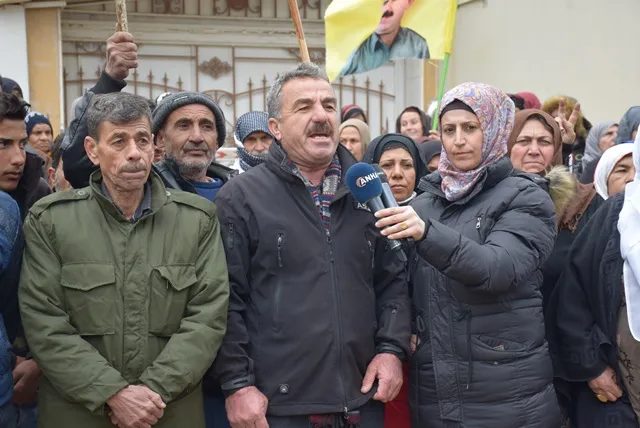 Participants in sit-in tent: We will support resistance of empty bellies