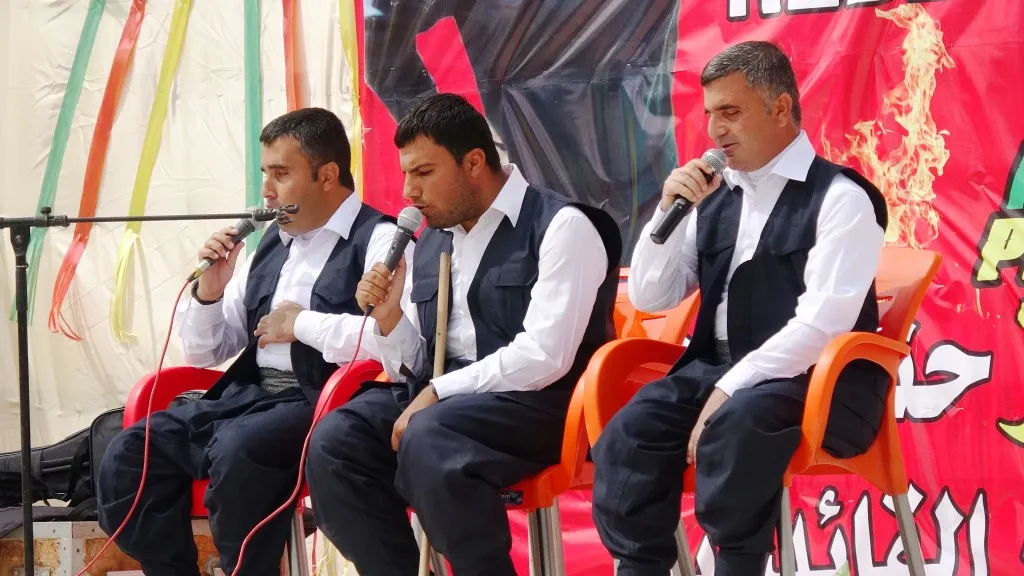 Despite attacks, Ain Issa people, Girê Spî displaced celebrate Newroz