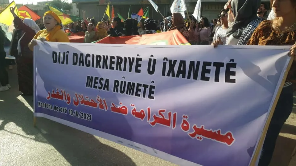 With massive crowds... Dignity March against Occupation and Betrayal begins