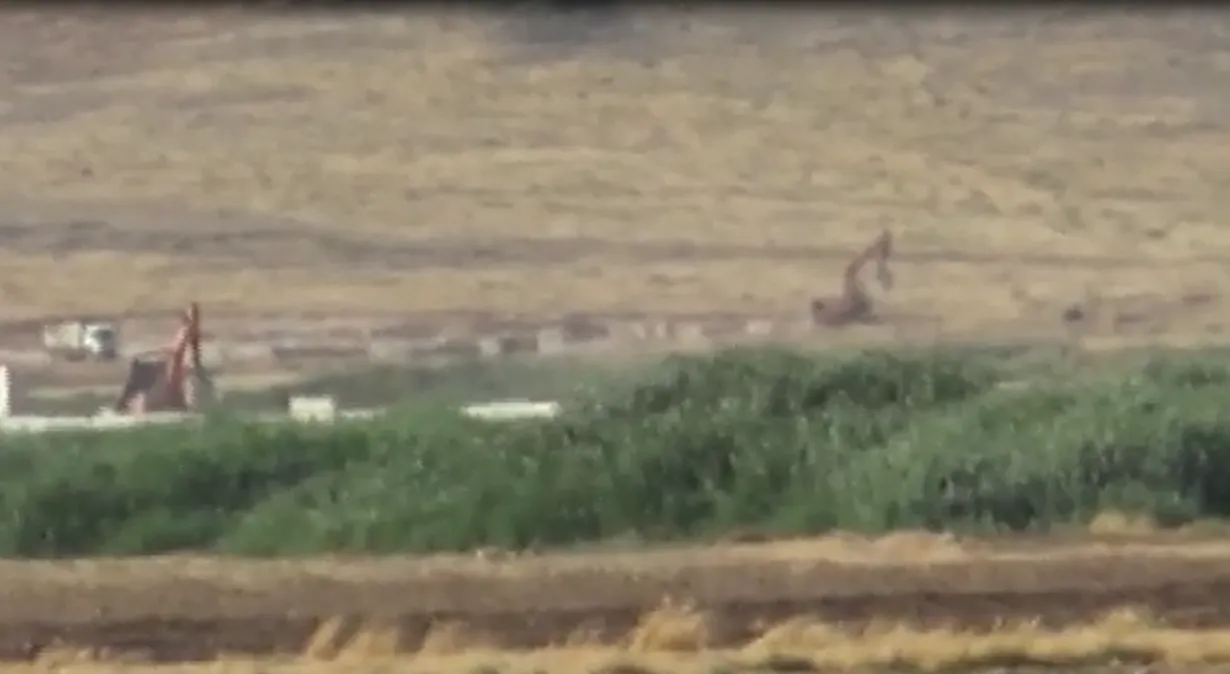 Turkish occupation removes border wall, penetrates in rural Girê Spi