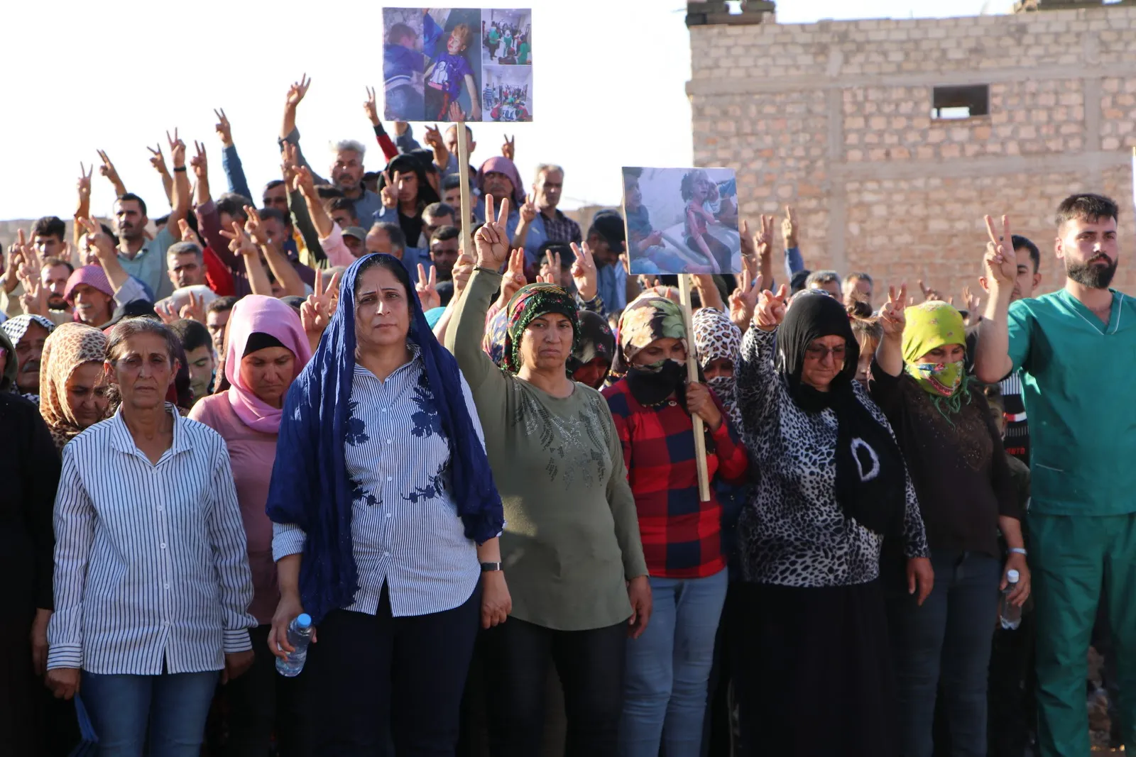 Afrin IDPs protest siege...Russian forces promise to open way for humanitarian cases