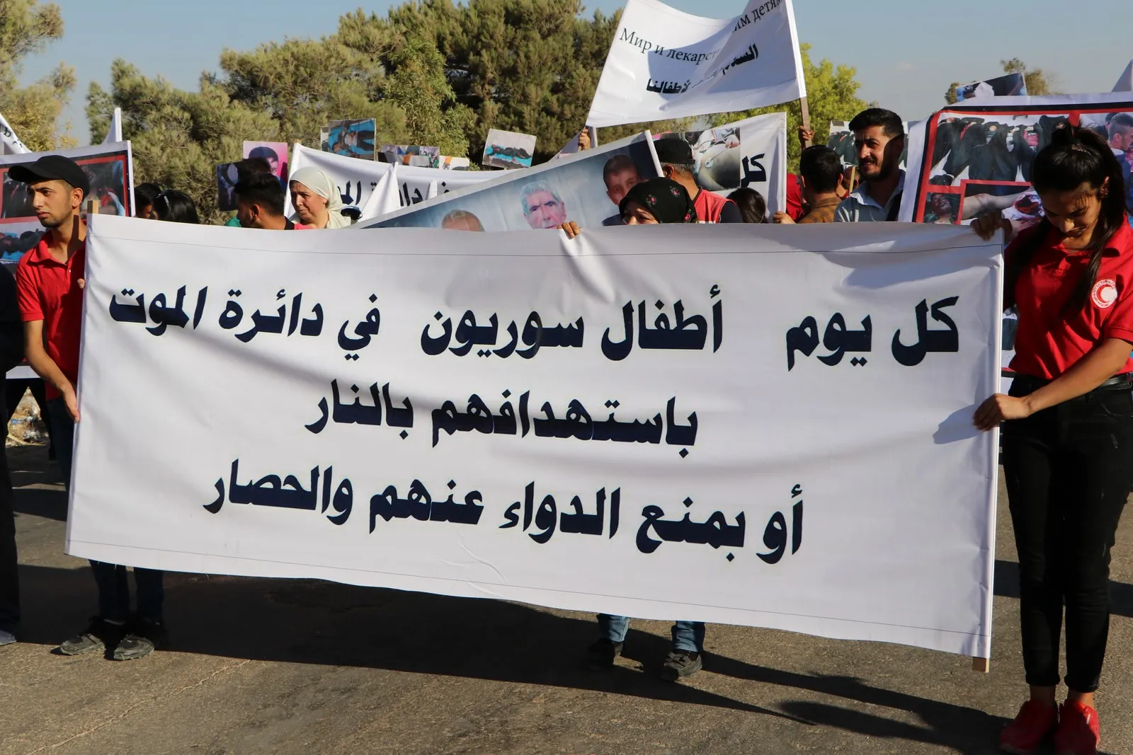 Afrin IDPs protest siege...Russian forces promise to open way for humanitarian cases