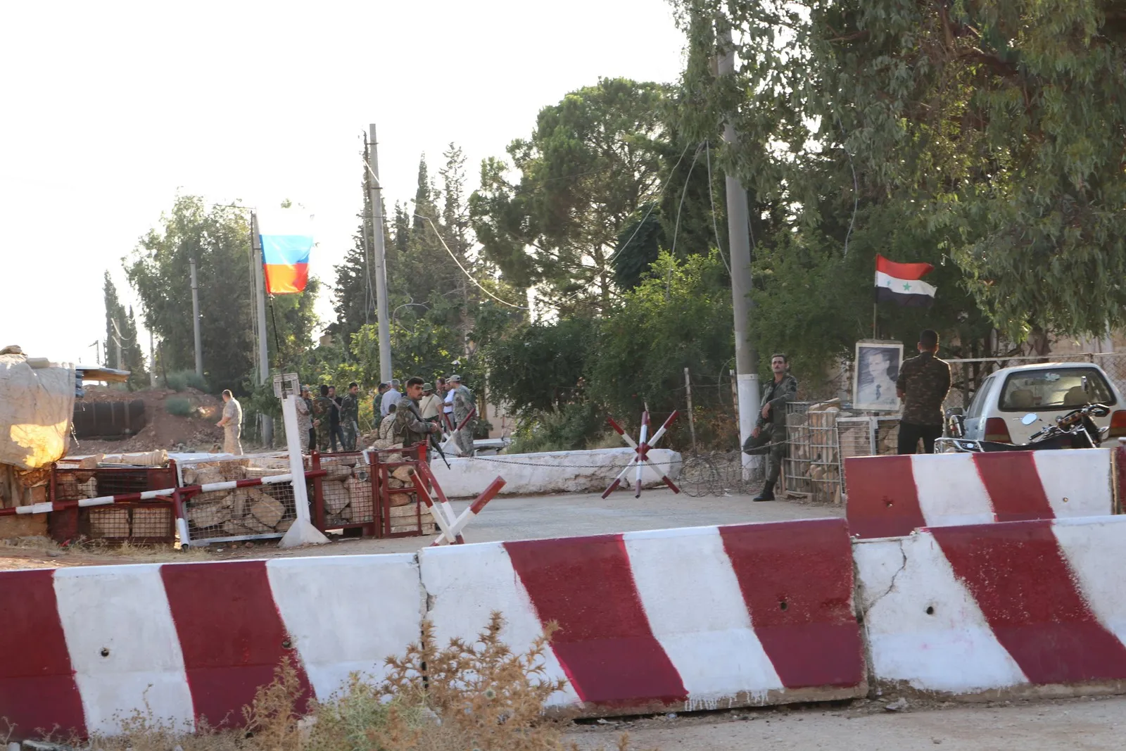 Afrin IDPs protest siege...Russian forces promise to open way for humanitarian cases