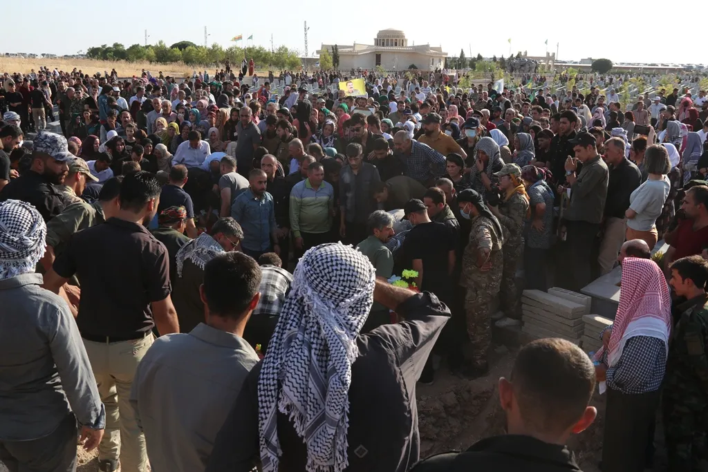 ​​​​​​​With majestic ceremony, people of Dêrik lay Renas and Agid to rest