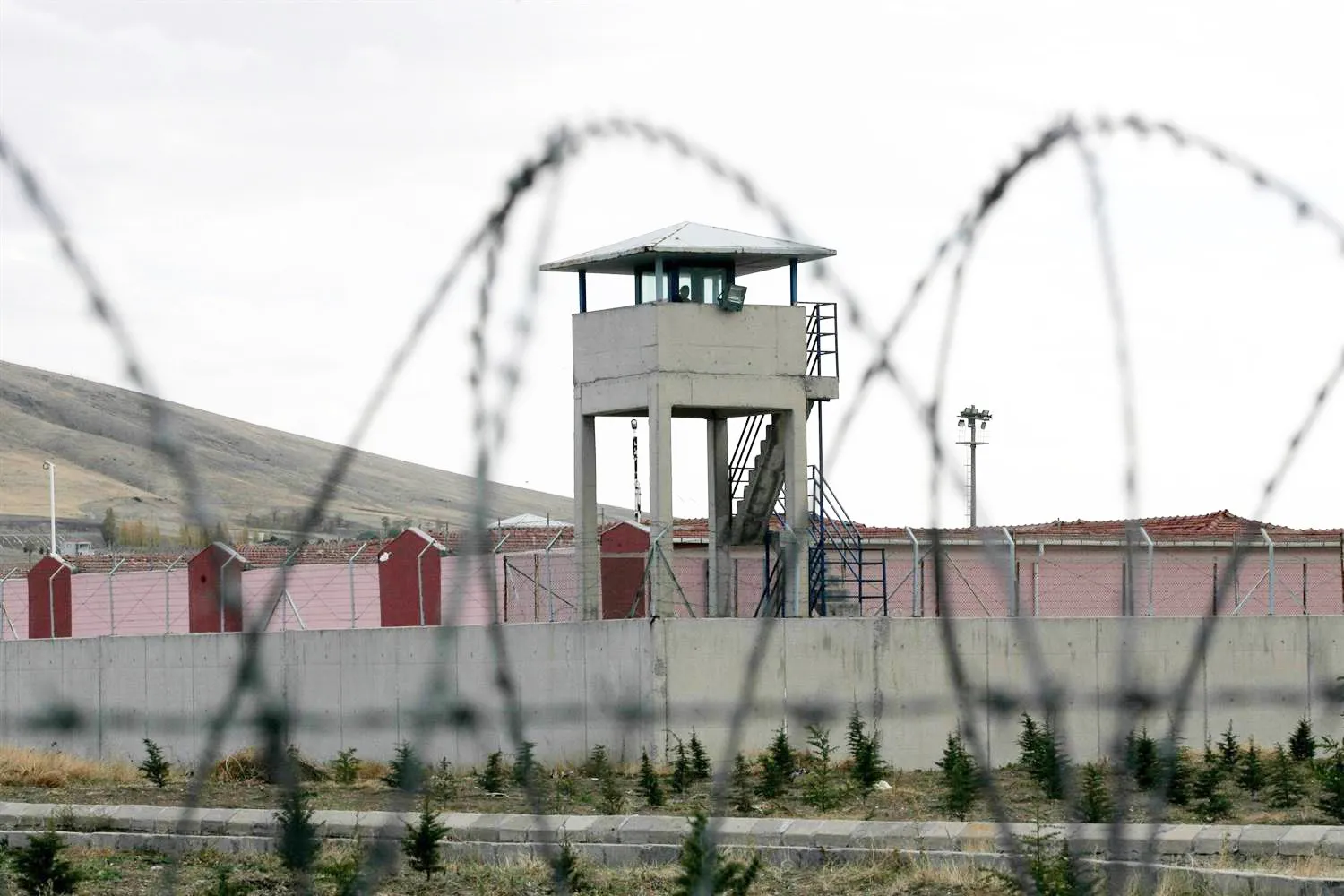 Detainees' families: Turkish authorities still violates international laws