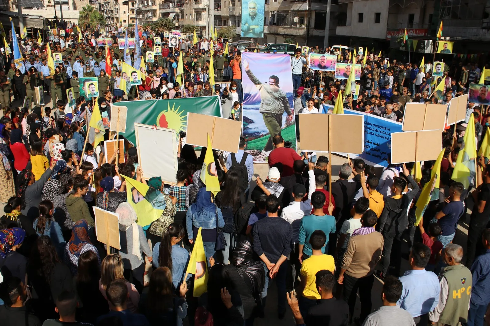 Thousands people demand freedom for Ocalan