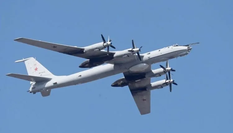 Russian warplanes carry out successive air strikes in Syrian Desert