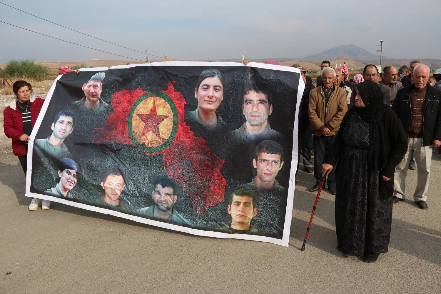 ''Roj mercenaries" Families in sit-in tent, demand PDK hand over martyrs' bodies