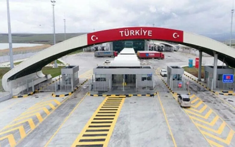 Turkish Interior Minister visits the border crossing in occupied Afrin