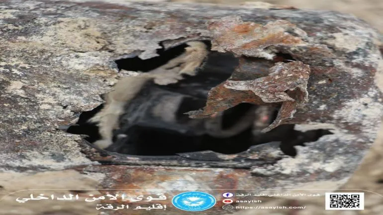 Internal Security Forces dismantle an explosive device in southern Raqqa countryside