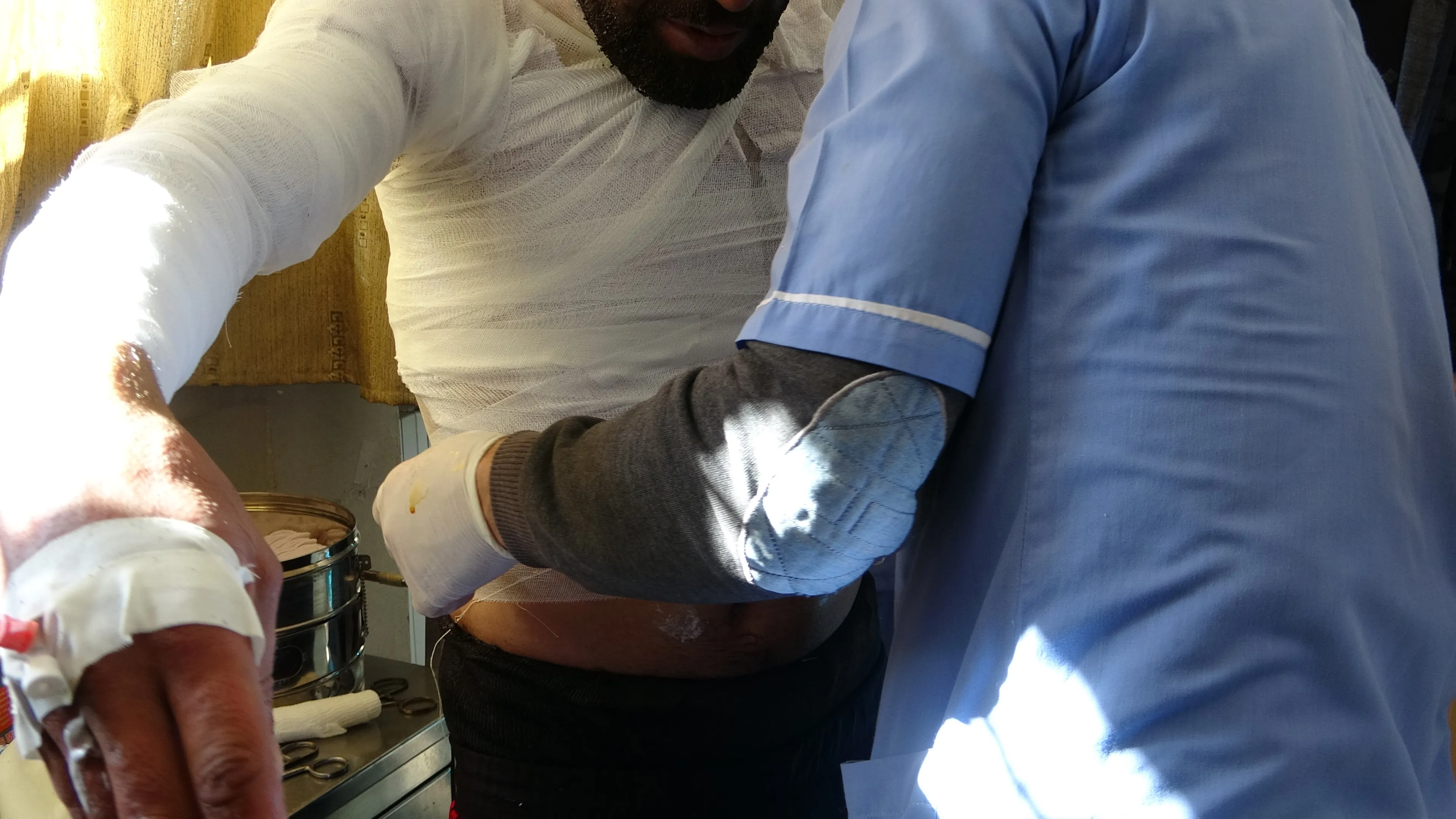 Denouncing the international conspiracy against leader Ocalan, a young man set fire on himself in Derek