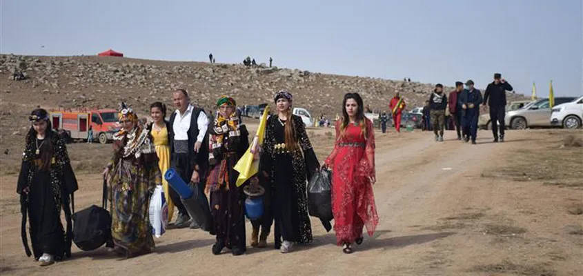 ​​​​​​​People in NE, Syria go on to Newroz squares to celebrate