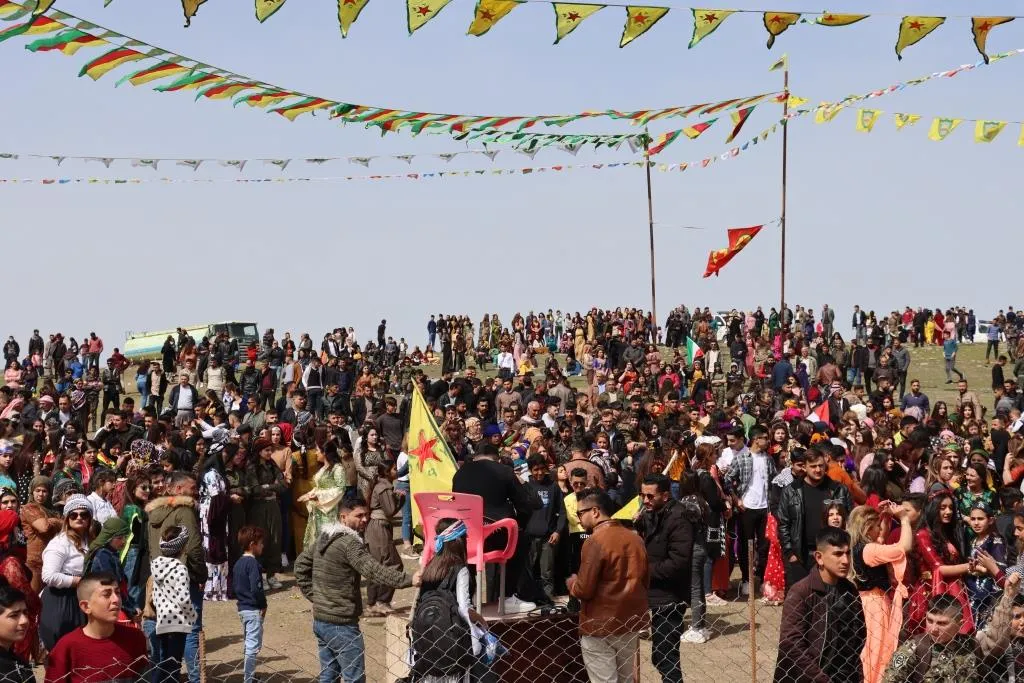 ​​​​​​​People in NE, Syria go on to Newroz squares to celebrate
