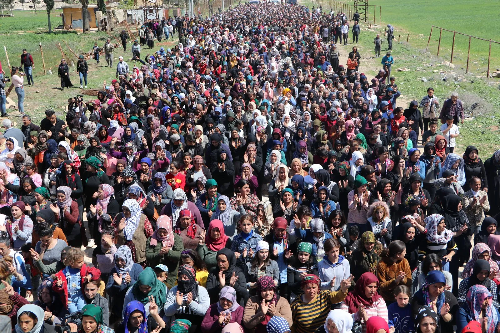 Protesters in Al-Shahba demand Damascus govt to end the siege