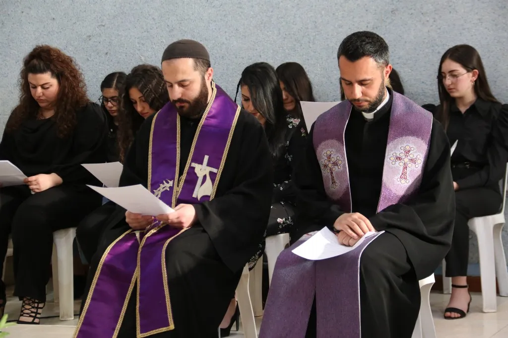 Derik Christians remember Jesus death and burial 