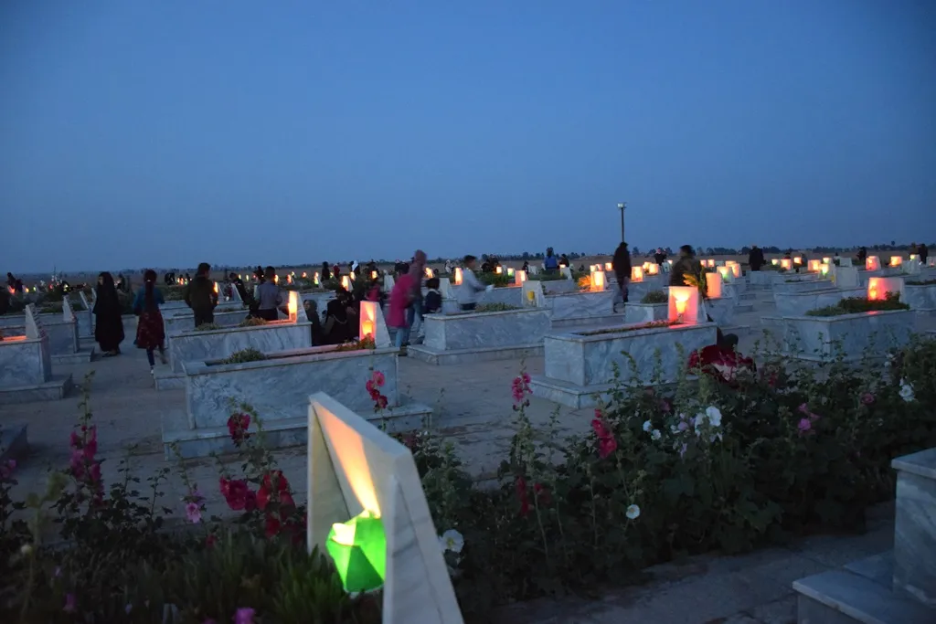 NE Syria people visit martyrs’ shrines in first day of Eid al-Fitr