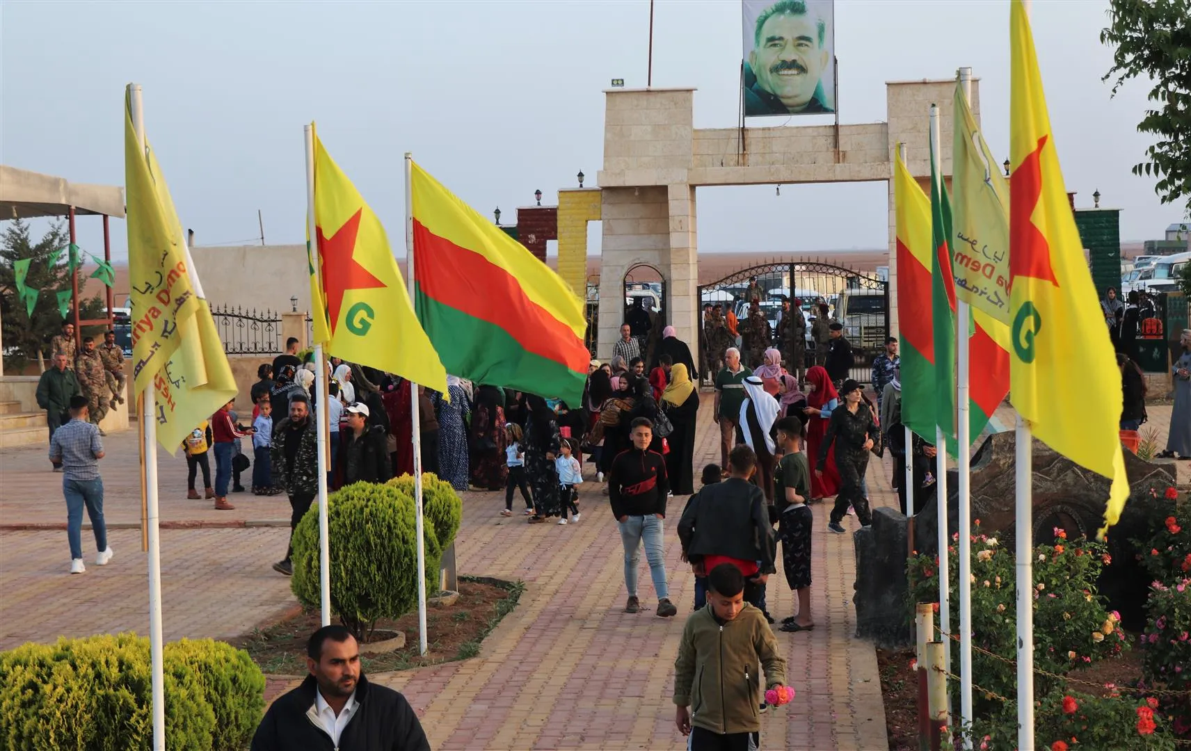 NE Syria people visit martyrs’ shrines in first day of Eid al-Fitr