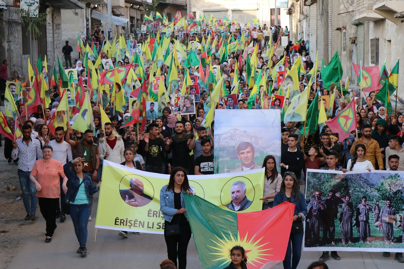 Dignity Rally in Aleppo emphasizes support for guerrillas