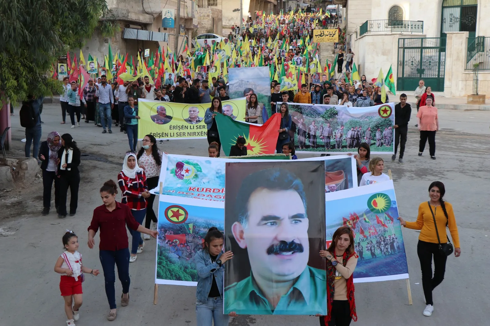 Dignity Rally in Aleppo emphasizes support for guerrillas