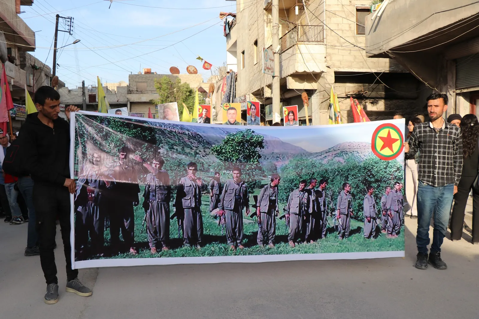 Dignity Rally in Aleppo emphasizes support for guerrillas