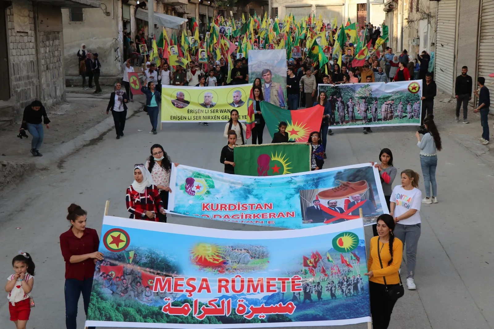 Dignity Rally in Aleppo emphasizes support for guerrillas
