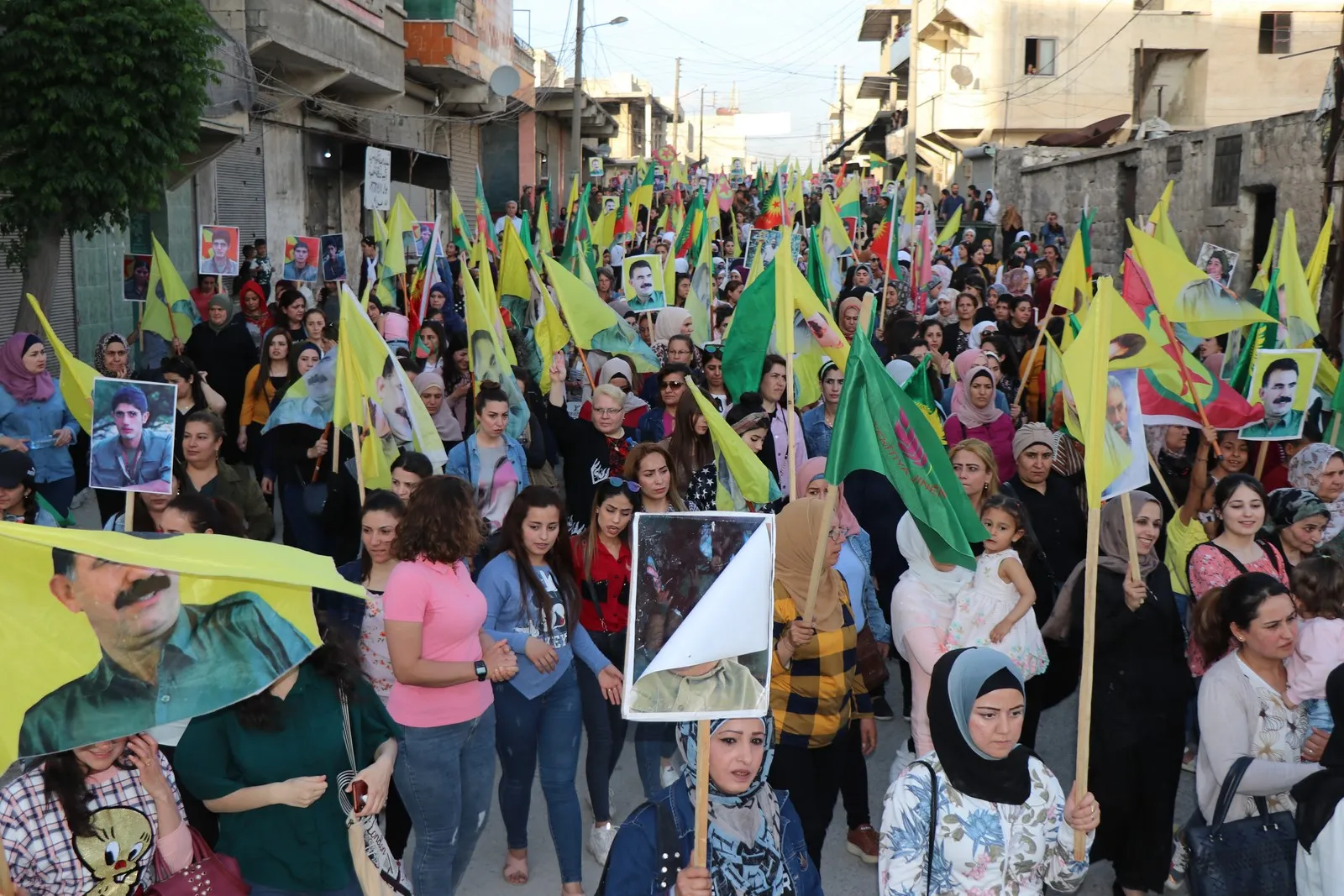 Dignity Rally in Aleppo emphasizes support for guerrillas