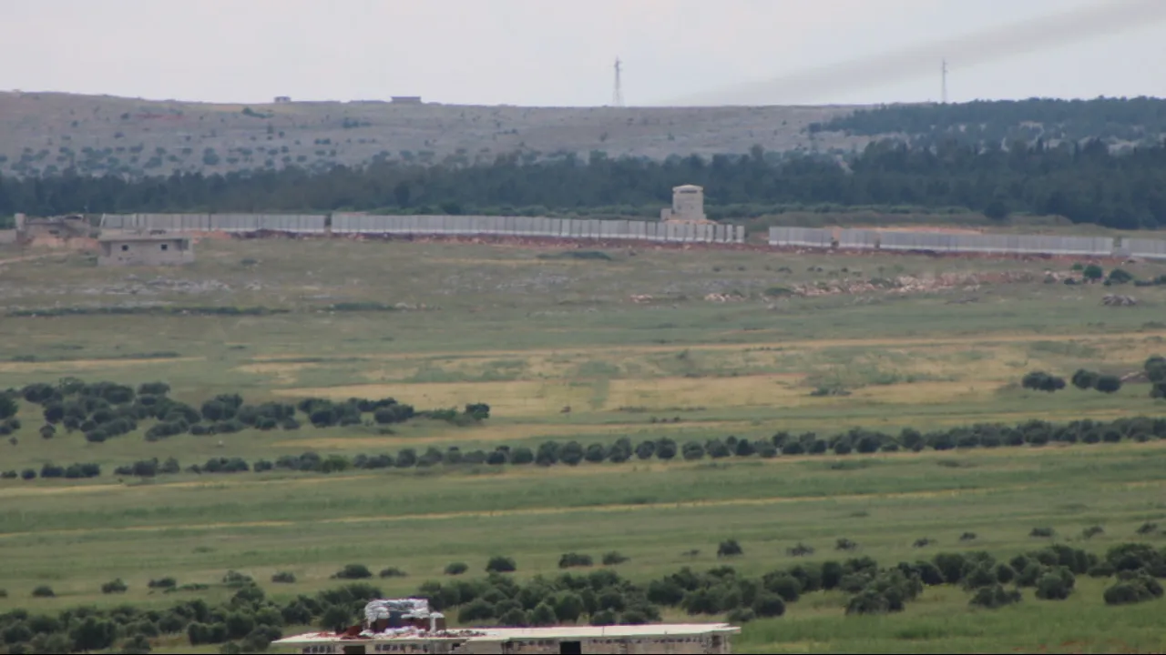 Walls and trenches raise fears towards Syrian unity