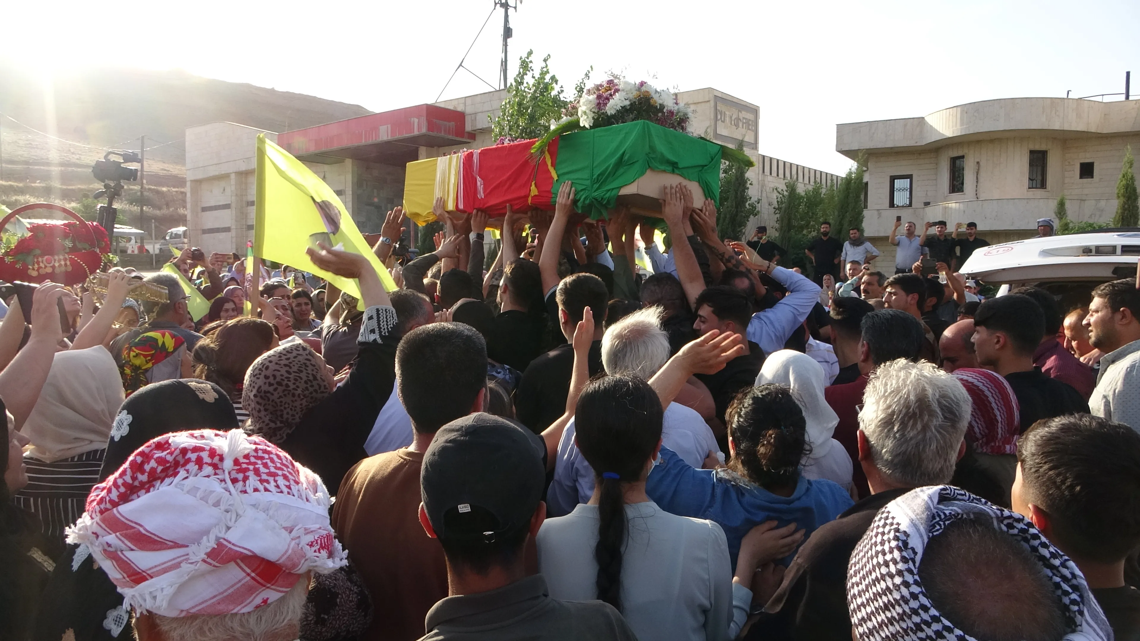 Body of martyr Ferhad Shibli arrives in Derik