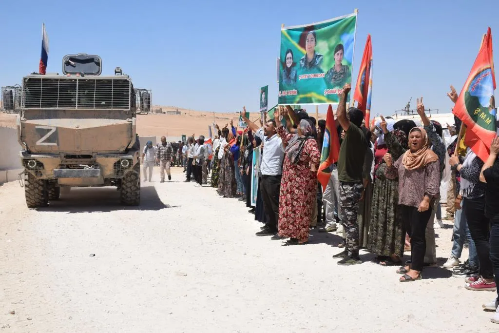 People of Kobani canton protest against Russian silence about Turkey's crimes