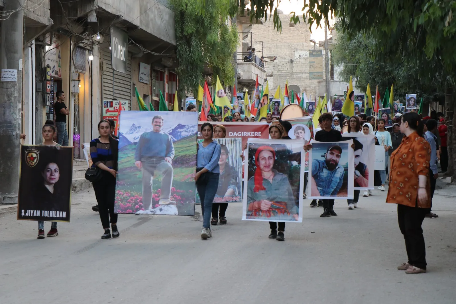 ​​​​​​​ large crowd in Aleppo condemns massacres of Turkish occupation