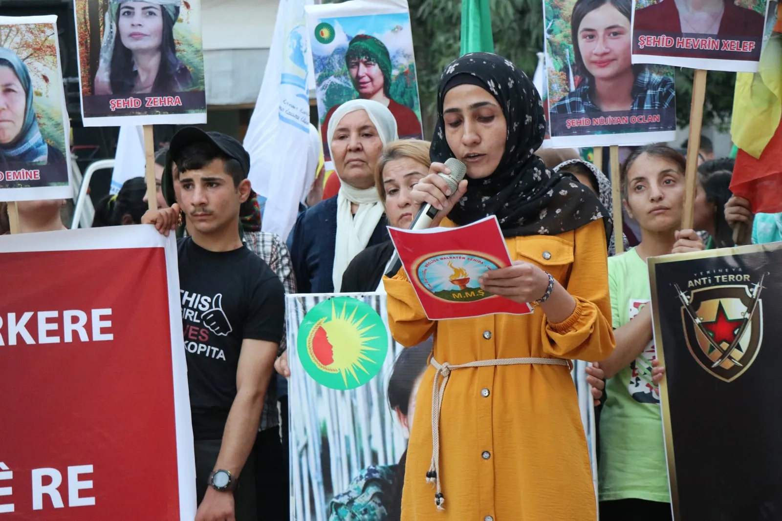​​​​​​​ large crowd in Aleppo condemns massacres of Turkish occupation