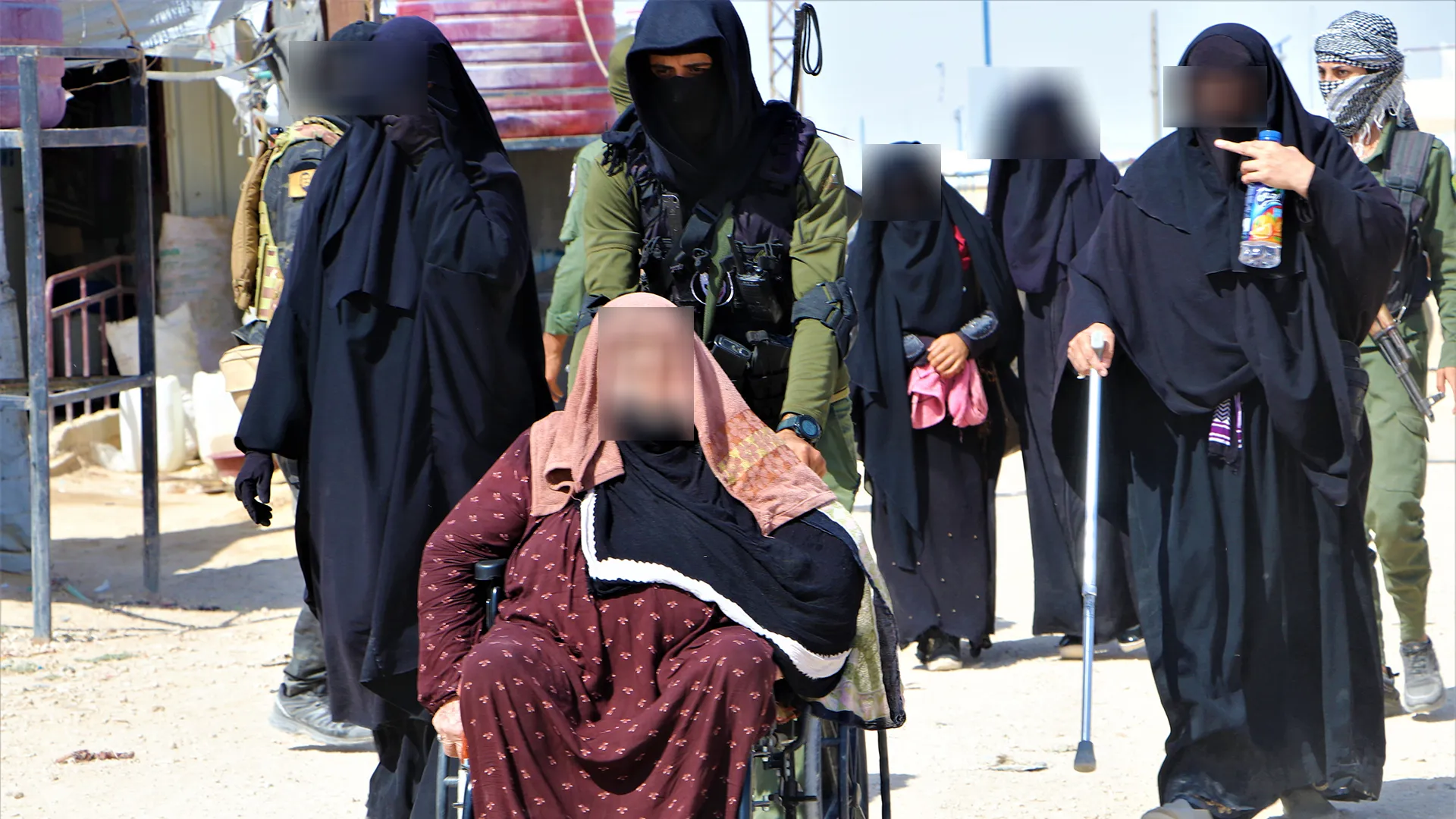 ​​​​​​​ Residents of Al-Hol camp praise "Humanity and Security" campaign