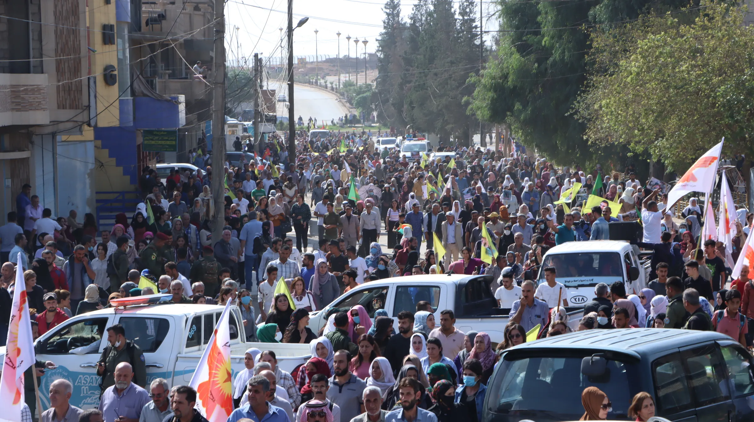​​​​​​​Thousands of Qamishlo Canton' people are demonstrating against Turkish attacks on the region and Guerilla
