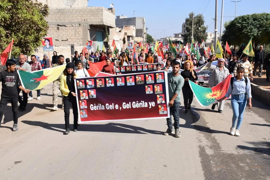 Hundreds in Kobani Canton condemn the chemical attacks