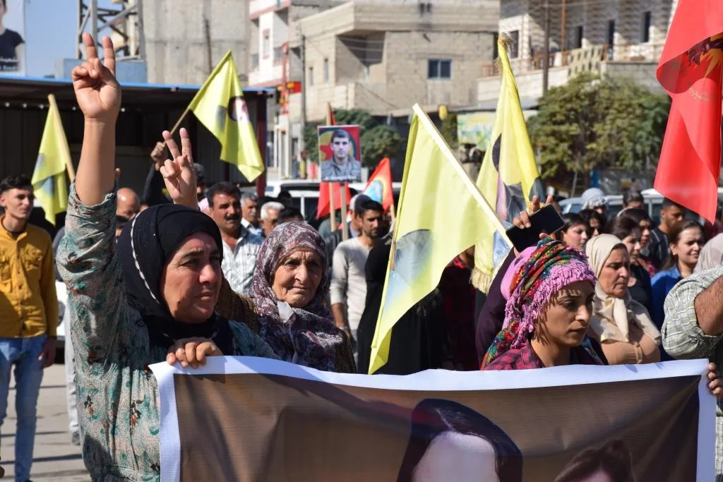 ​​​​​​​Hundreds in Kobani Canton condemn the chemical attacks