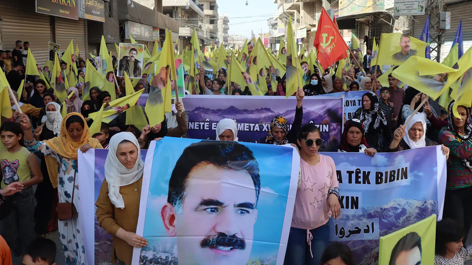 Thousands of Hasaka Canton residents demand the physical freedom of leader Ocalan
