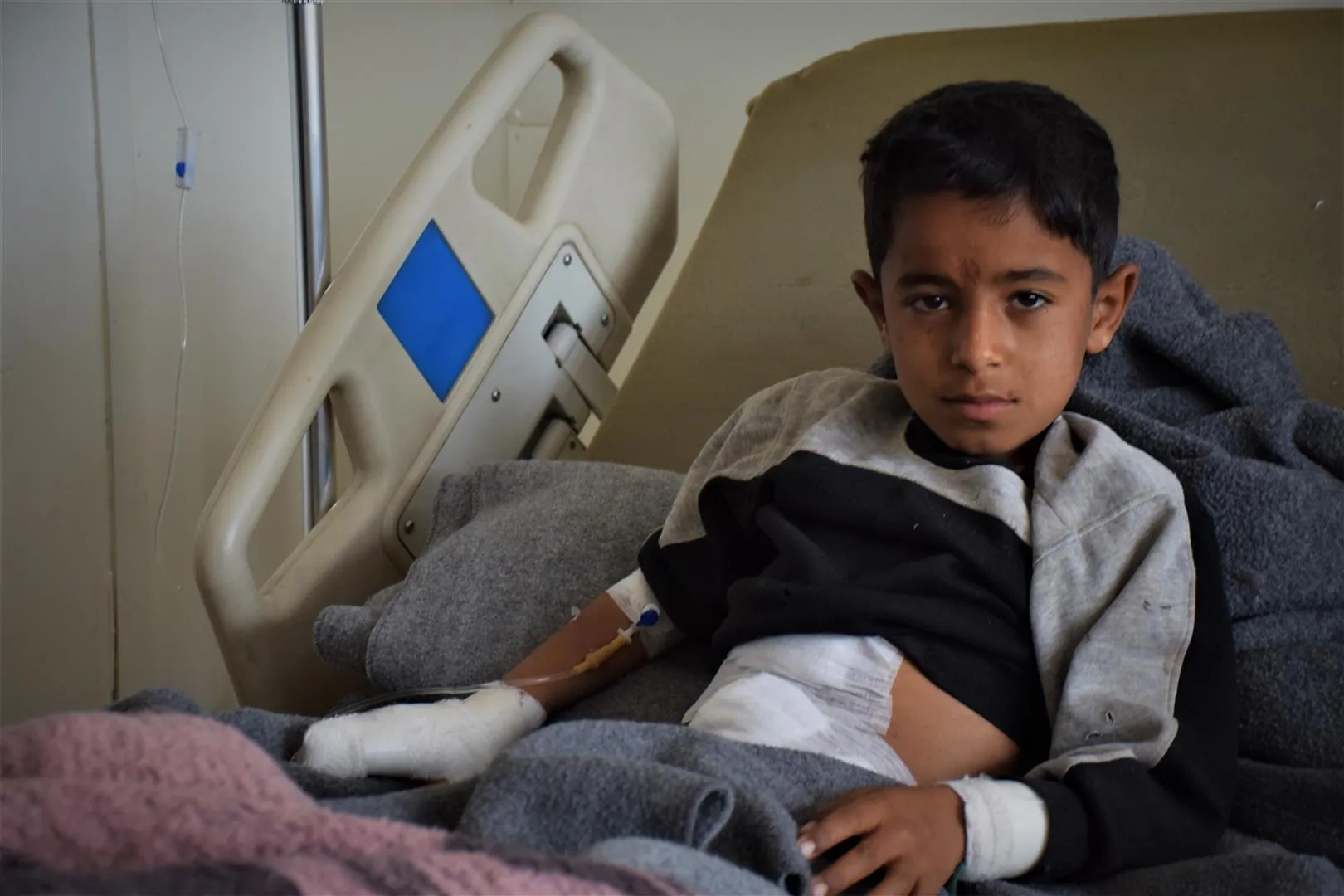 What is the condition of 4 children who were wounded by a Turkish shell?