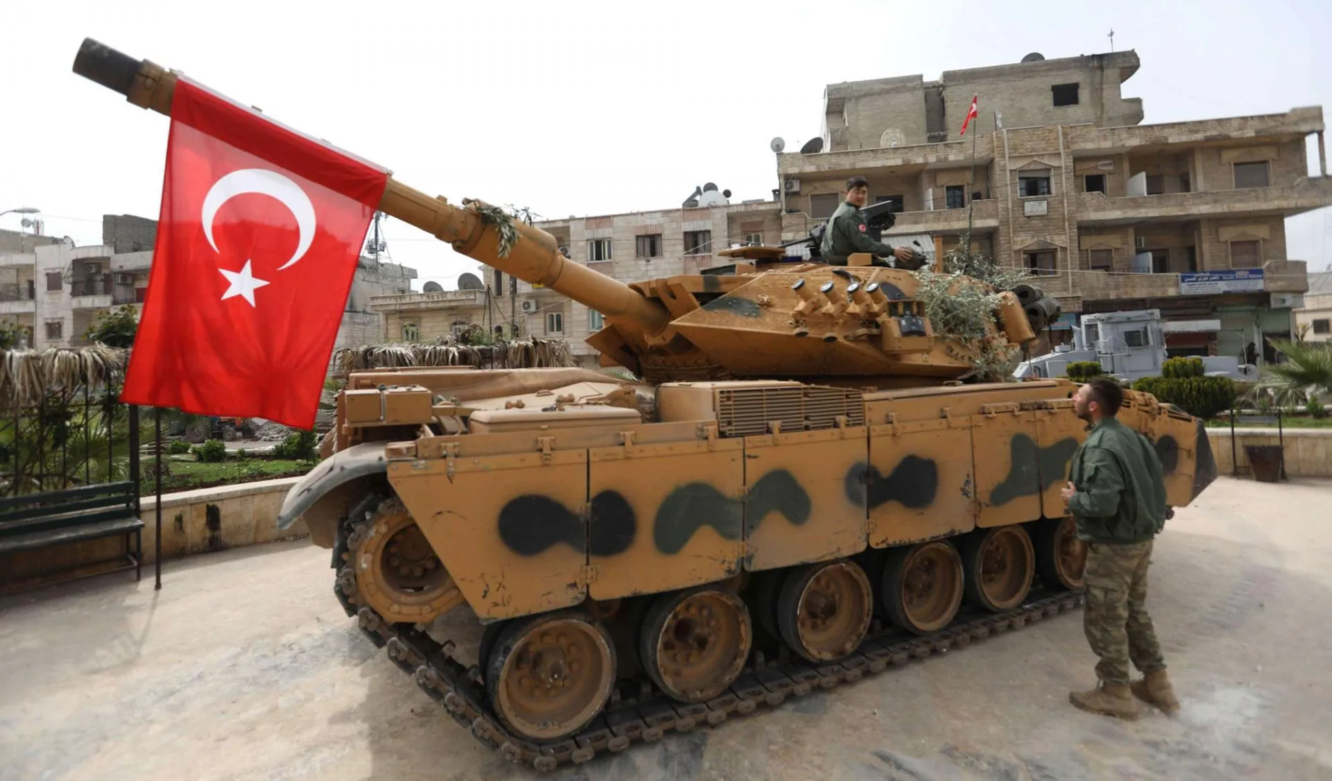 Erdogan's advisor calls for the occupation of Aleppo