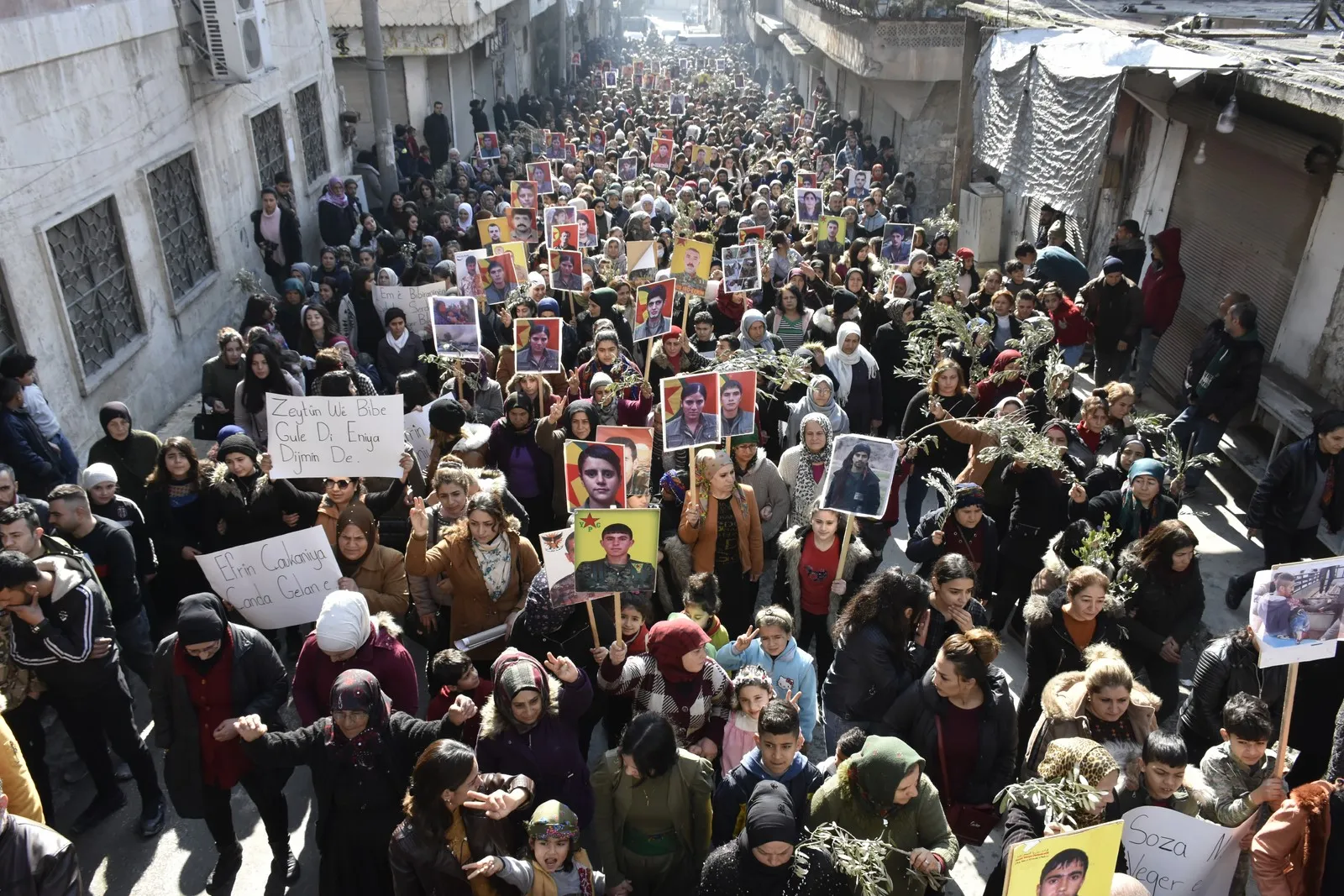 Demonstration in Aleppo...​​​​​​​Demonstration in Aleppo..." 58 days of resistance against Turkish occupation attacks are able to liberate Afrin"