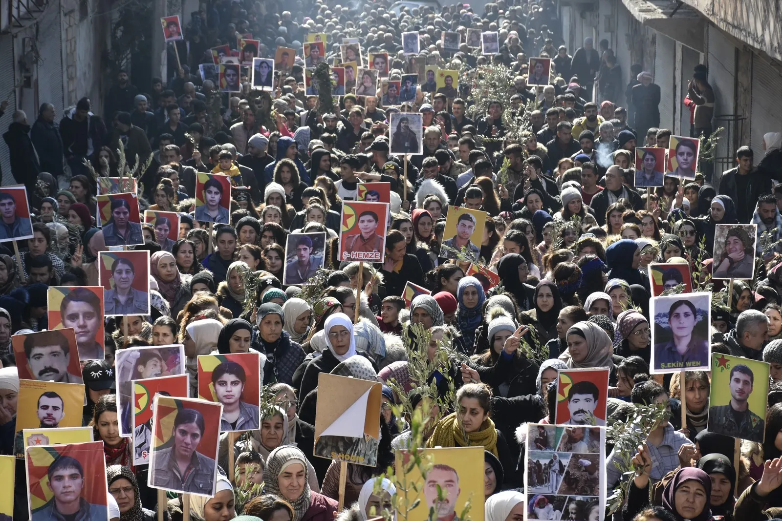 Demonstration in Aleppo...​​​​​​​Demonstration in Aleppo..." 58 days of resistance against Turkish occupation attacks are able to liberate Afrin"
