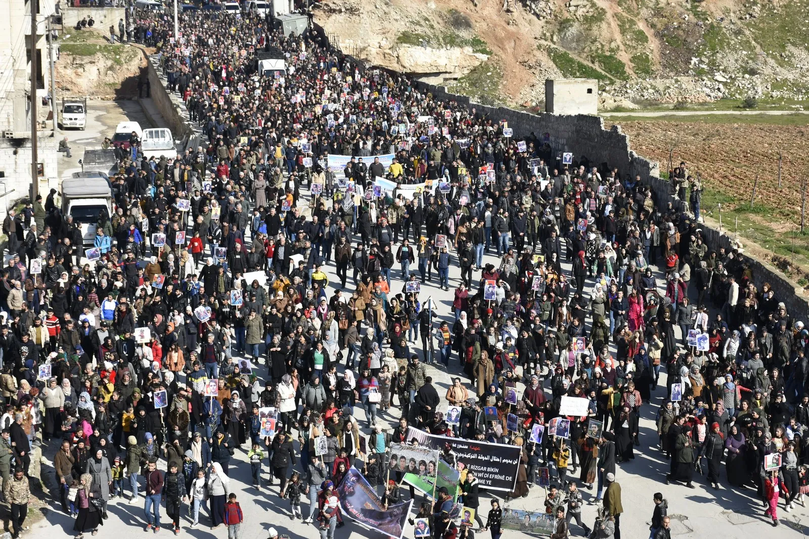 Demonstration in Aleppo...​​​​​​​Demonstration in Aleppo..." 58 days of resistance against Turkish occupation attacks are able to liberate Afrin"