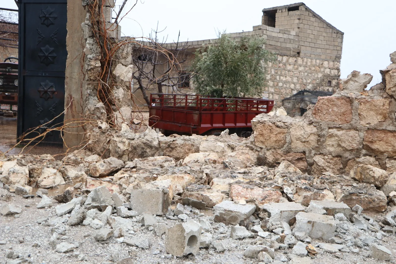 3 citizens in Shahba hurt over earthquake
