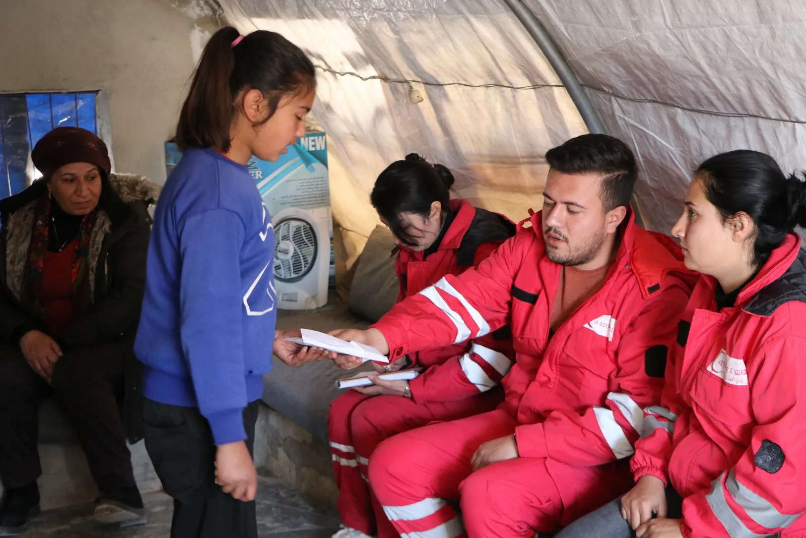 Kurdish community in Britain grants financial assistance to needy families in al-Shahba